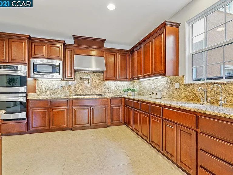 513 Wells Ct — Photo 24