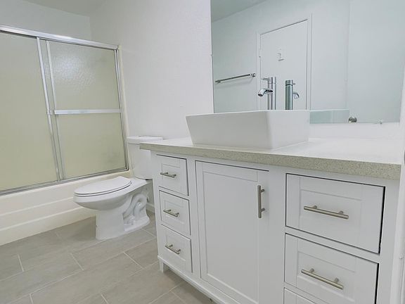 Large Bathroom W/ Custom Sink & Faucet