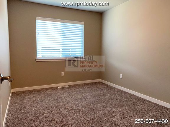 5th image of 1543-1545 Amethyst St SE
