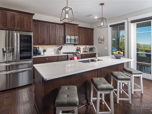 5th image of 188 Ramblestone Terrace #103