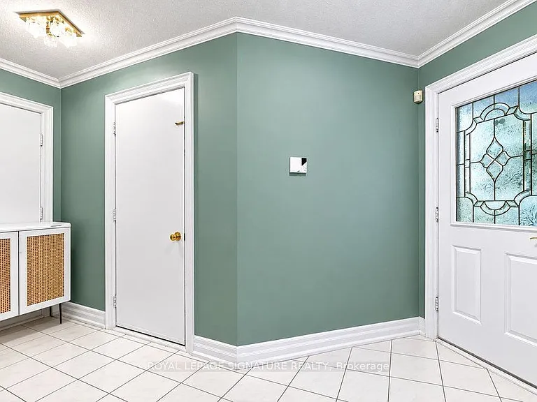 101 Pentland Cres — Photo 5