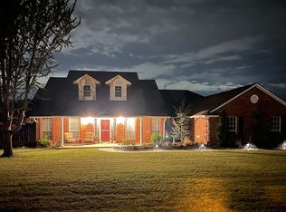 912 Grandview Rd, Tuttle, OK 73089