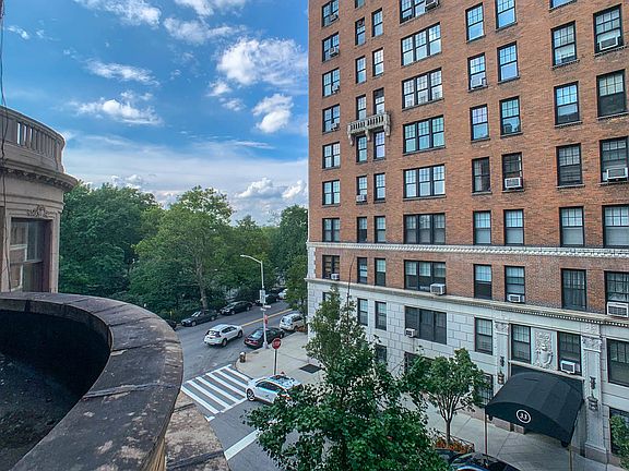5th image of 320 W 75th St APT 4B