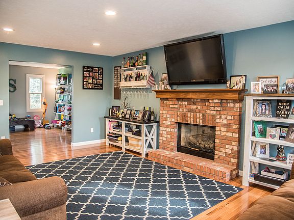 2nd image of 2372 Sandalwood Dr