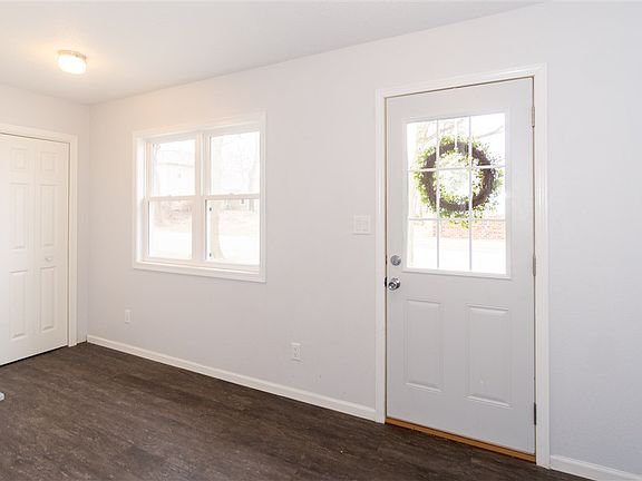 2nd image of 411 2nd Ave NE