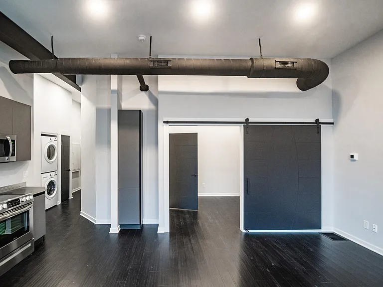 402 W 9th St #3 — Photo 6