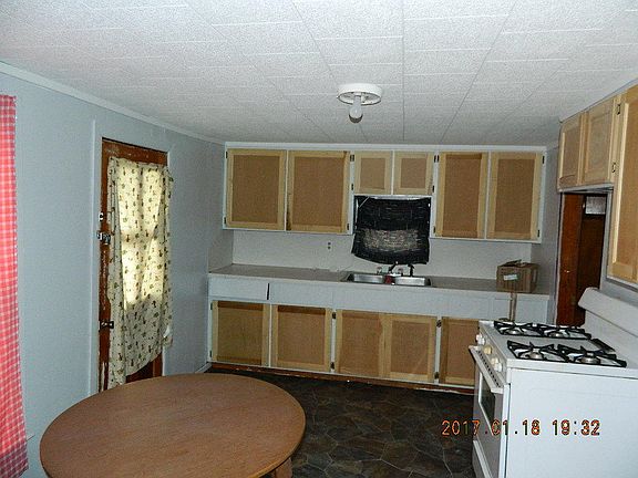 3rd image of 109 S 6th St