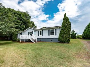 2781 Twin Meadow Dr, Hudson, NC 28638