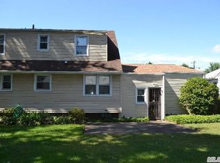 196 Swalm St, Westbury, NY 11590