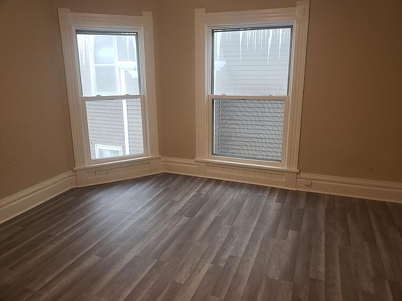 5th image of 819 Cass Ave SE