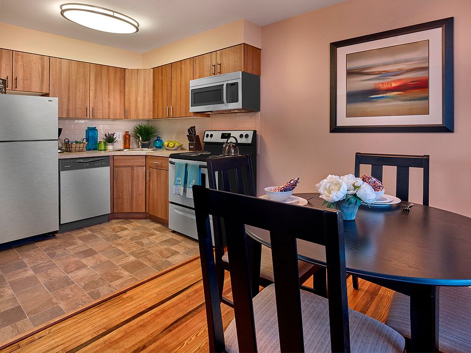 Enjoy a beautifully updated kitchen and dining space at The Preserve at Darby Creek Apartments in Prospect Park, PA.