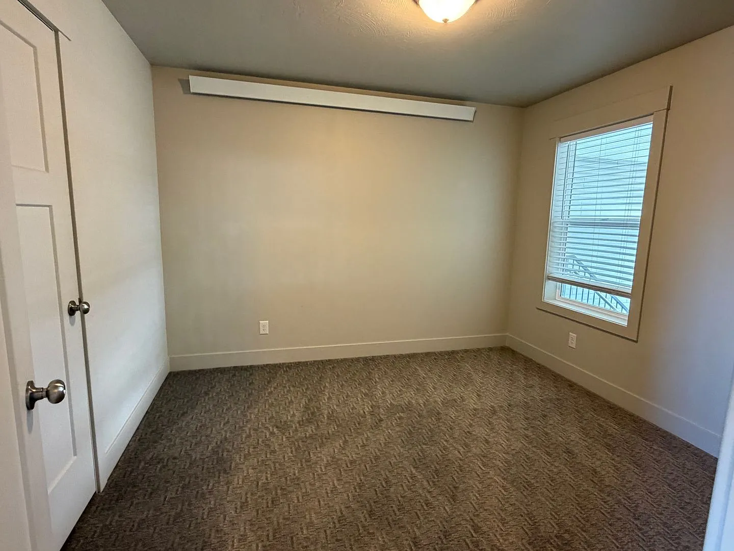3 bed, 1.0 bath, 1100 sqft, $1,300 — Photo 4