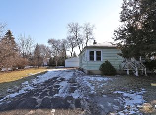 1525 Idlewild Dr, Round Lake Beach, IL