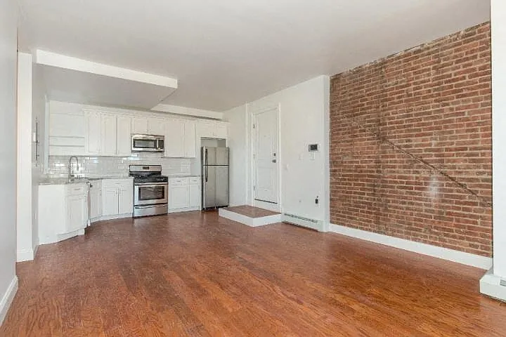 315 Beacon Apartments — Photo 6