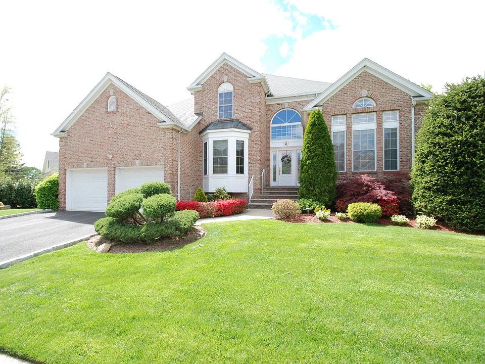 1st image of 20 Cardinal Ln