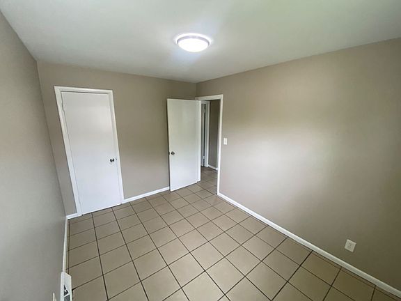 4th image of 5110-5112 N 84th St