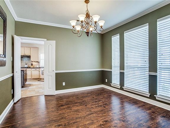 4th image of 1432 Woodmont Dr