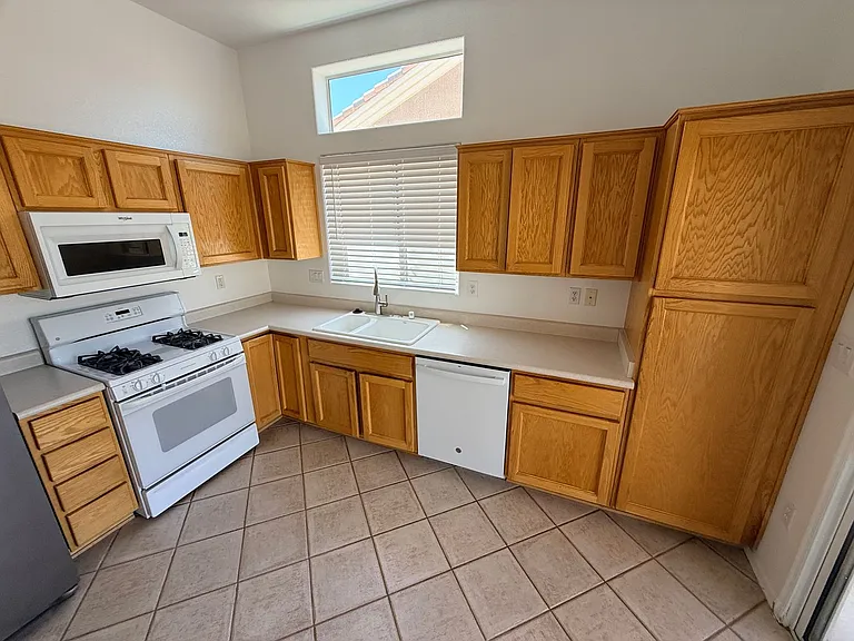 2337 Sun Cliffs St — Photo 15