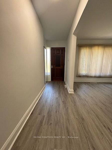 Toronto House for rent - 4 Bedrooms — photo 3