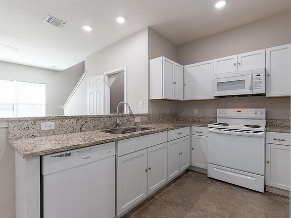 3rd image of 6906 Crestway Dr #2