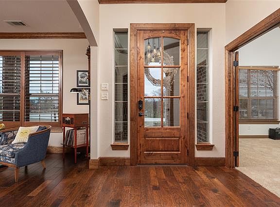 5th image of 707 Stowe Ln