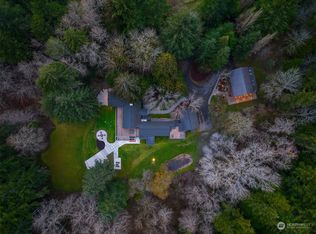 6969 NE Day Rd W, Bainbridge Island, WA 98110