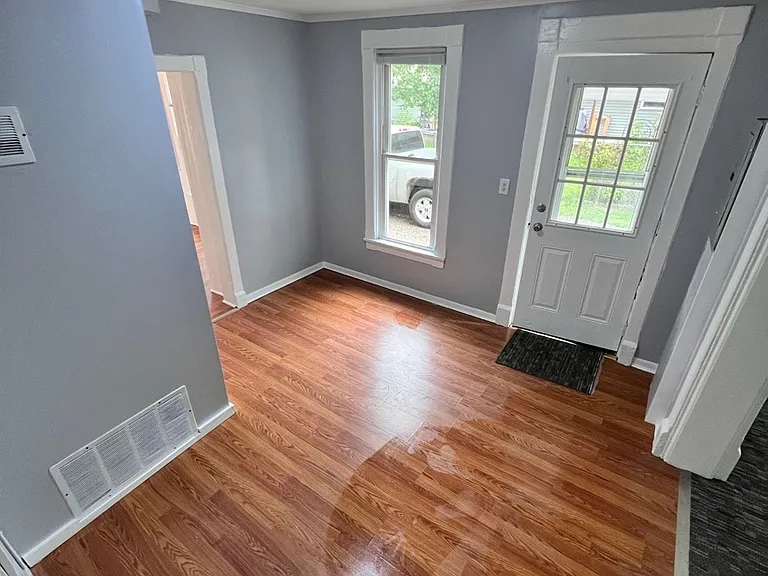 320 W Henry St #2 — Photo 8
