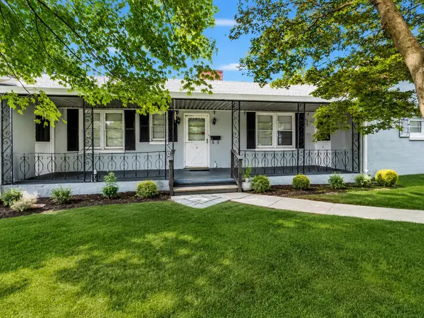 704 Blue Ridge Ave, Bedford, VA 24523