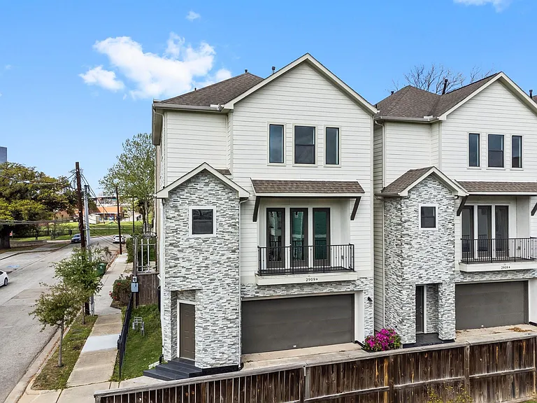 2909 Gillespie St #A — Photo 3
