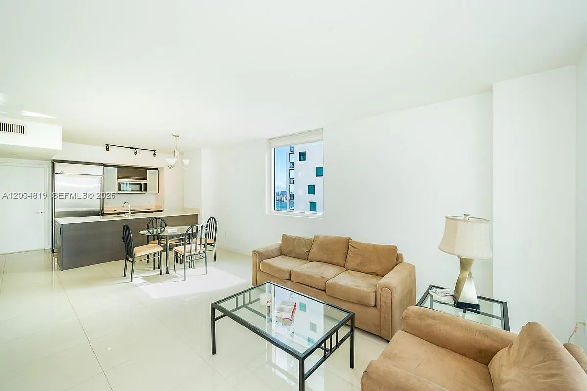 500 Brickell — Photo 2