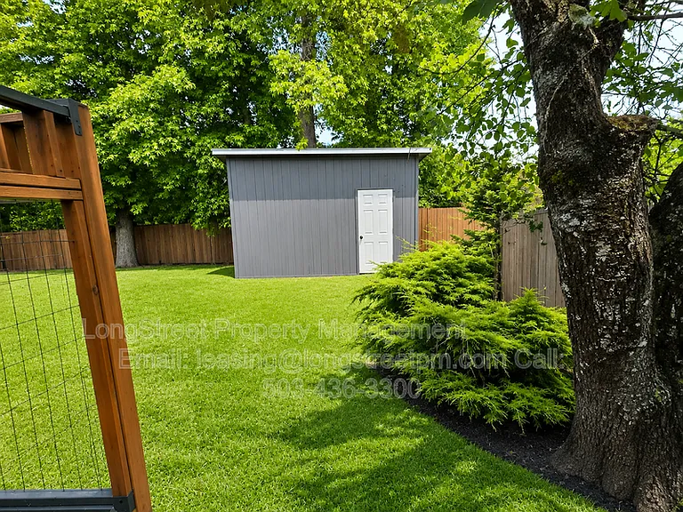 2711 Newton St — Photo 25
