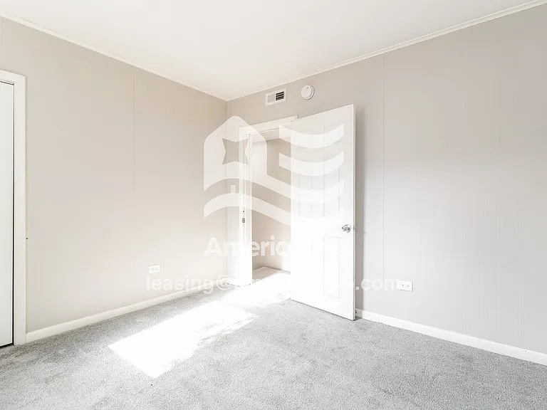 927916_008_wm_-_main_bedroom_13376053.jpg