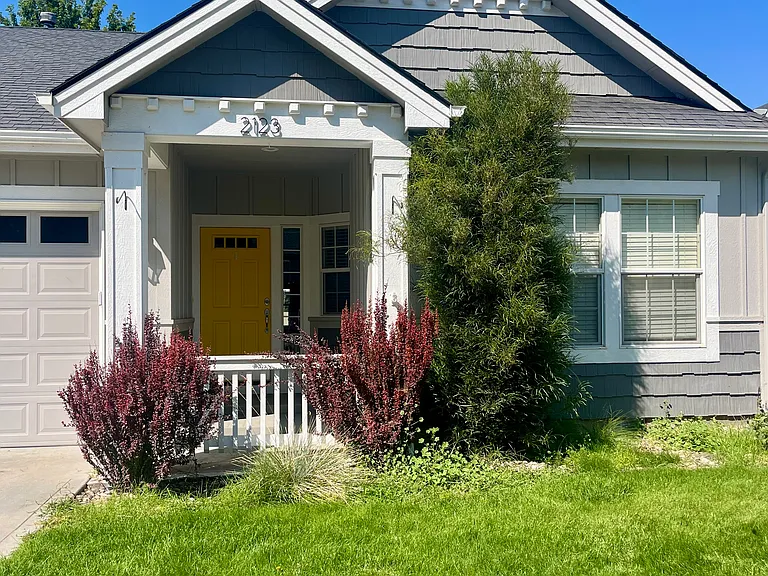 Beautiful three bedroom in quiet neighborhood m.