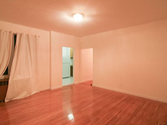 4th image of 4545 46th St APT 4G