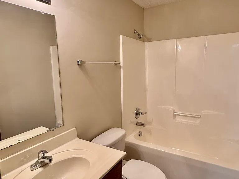 710 Patton Cir #6 — Photo 4