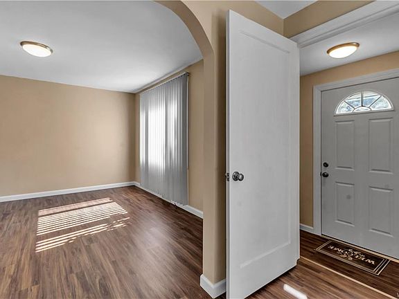 3rd image of 83 Westland Pkwy