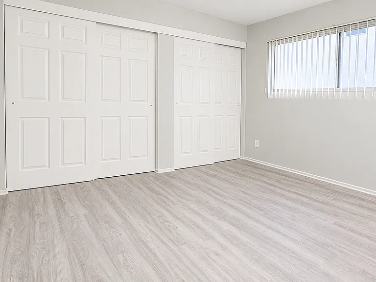 10059 Pinewood Ave — Photo 12
