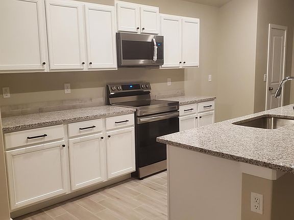 3rd image of 3117 Urbana Ave