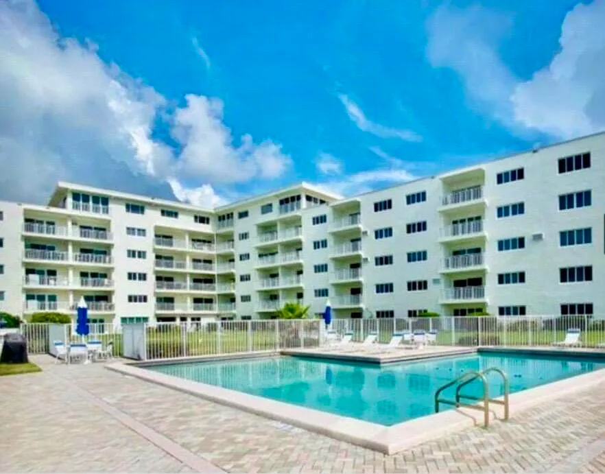1 bed, 1.0 bath, 774 sqft, $4,000 — Photo 3