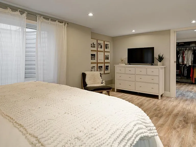 619 E Jeffrey Pl — Photo 14