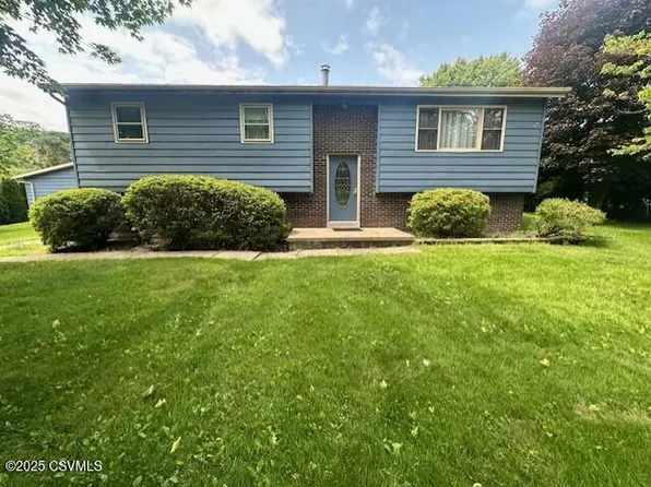 24 Boulder Ln, Berwick, PA 18603