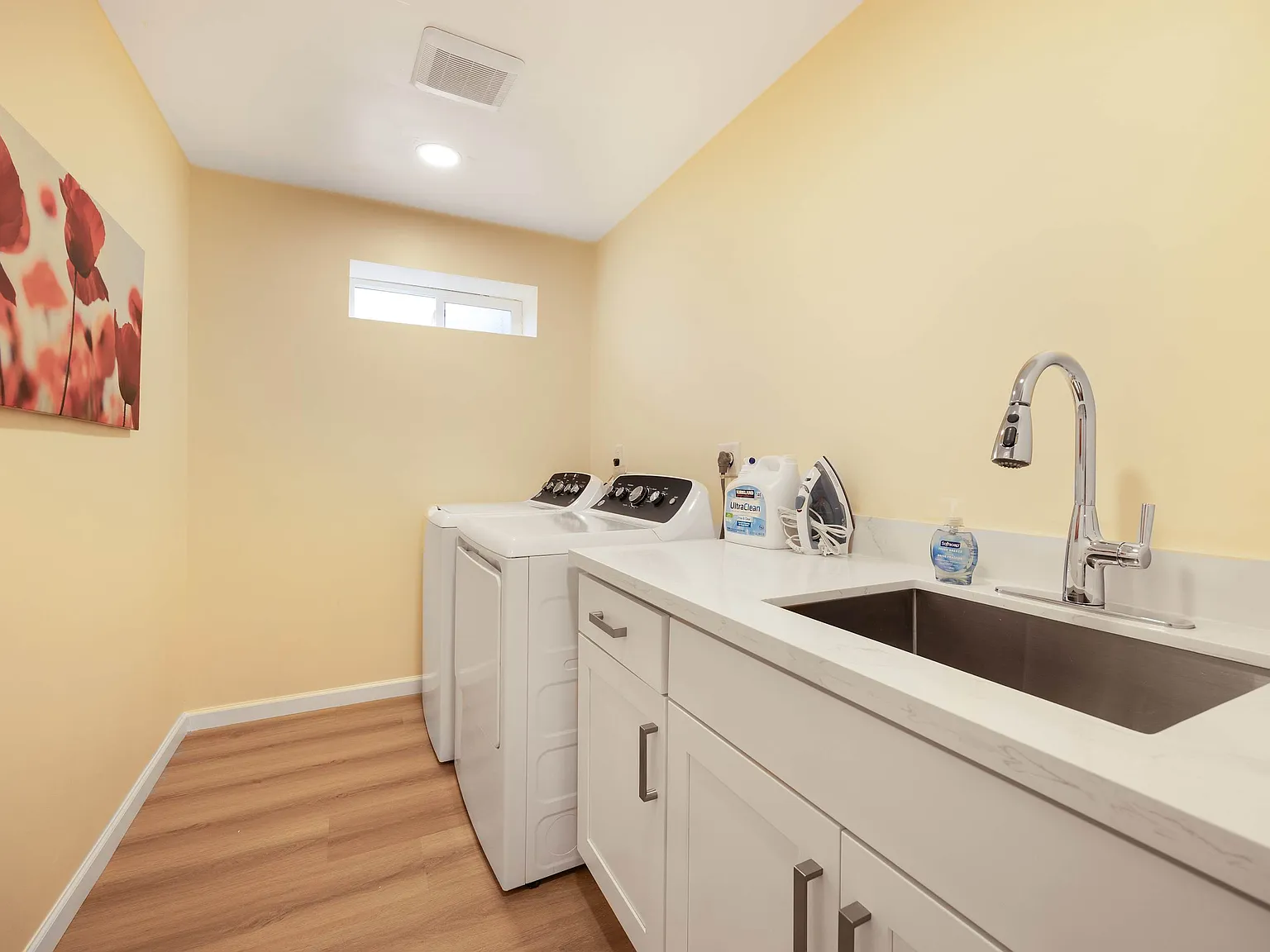 4 bed, 3100 sqft, $7,950 — Photo 2