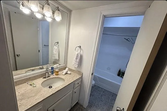 1 bed, 1.0 bath, 744 sqft, $1,450 — Photo 2