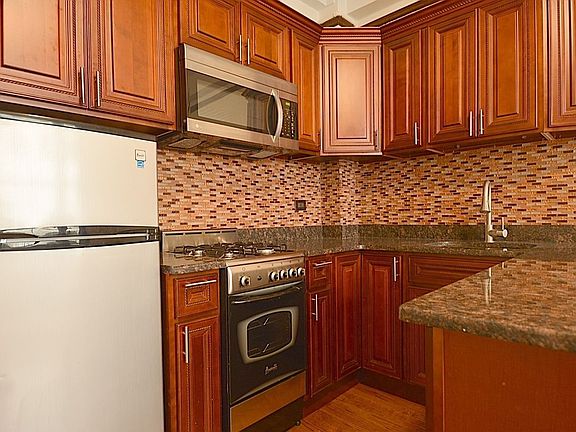 3rd image of 287 Amsterdam Ave #407