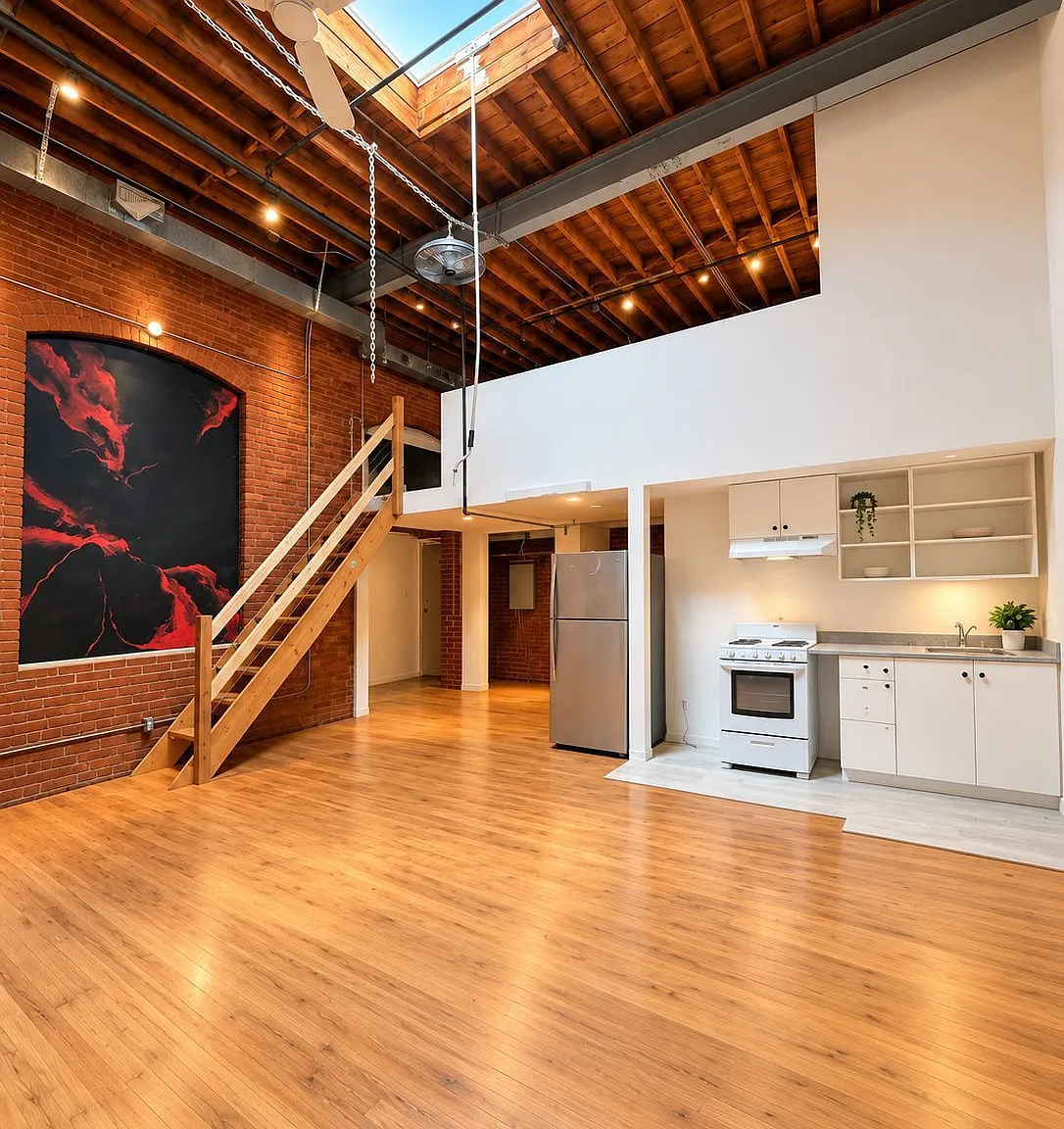 227 Sterling Rd E — Photo 3