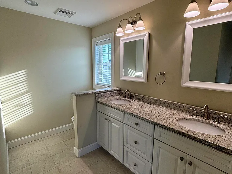 1803 Robinson Close — Photo 18