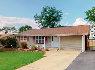 1664 Solfisburg Ave, Aurora, IL 60505