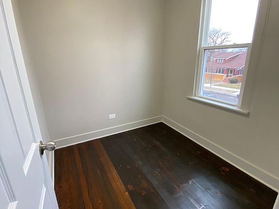 2nd fl ginormous 1 bed 1 bath