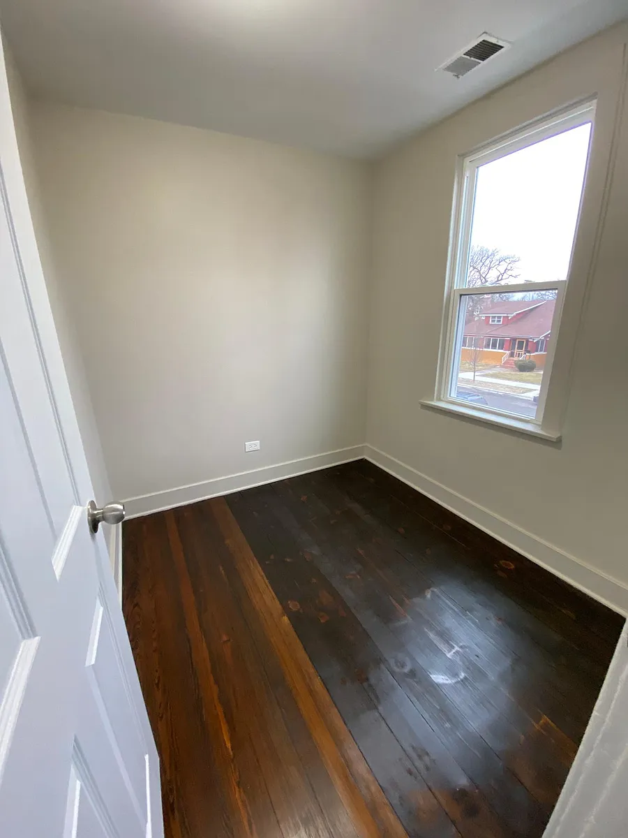 2nd fl ginormous 1 bed 1 bath - 100 W 19th St