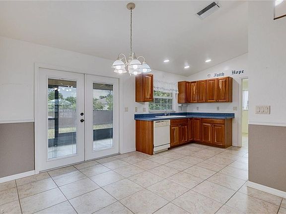 3rd image of 6136 Hester AVE